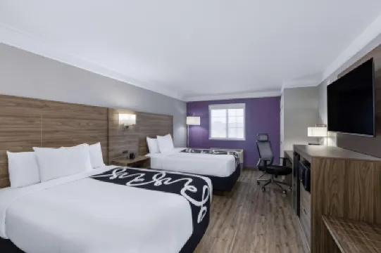 La Quinta Inn by Wyndham Kansas City Lenexa Hotels in 