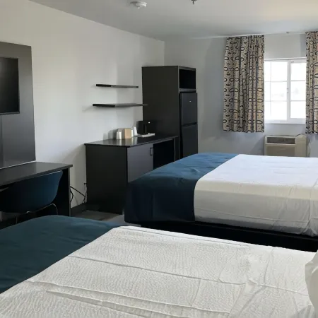 Studio 6 Suites Delano, CA