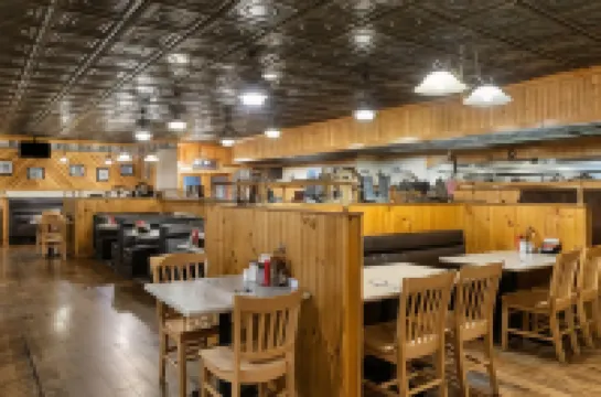 Super 8 by Wyndham Fallon