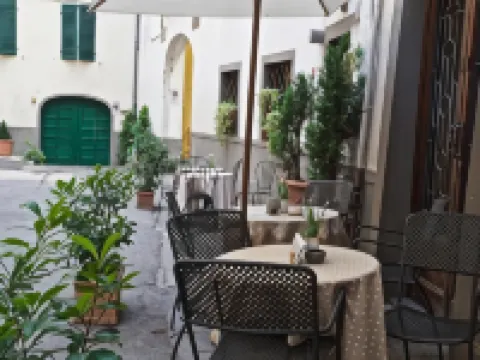 โรงแรมลาลูนา โรงแรมในลุกกา