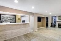 Super 8 by Wyndham Indianapolis/NE/Castleton Area