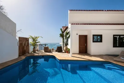 Bahía Luxury Apartments Hôtels à proximité de : El Drago Milenario