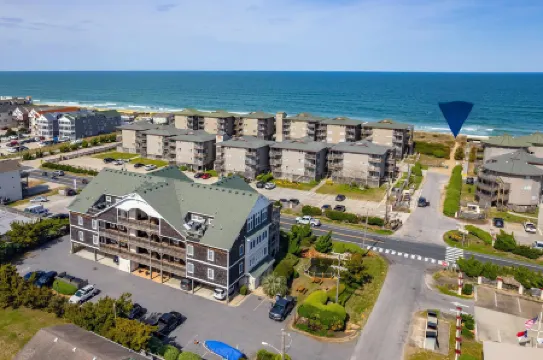 Spacious Covered Deck and Beach Access - Beautiful Coastal Sanctuary