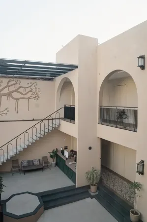 Kaas by Safarnama - Boutique Hotel Отели рядом с достопримечательностью «Sankat Mochan Hanuman Temple»