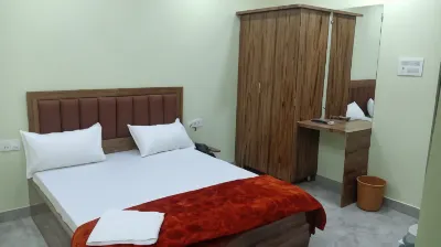 Shagun Banquet and Hotel Hotels near Jai Vilas Palace