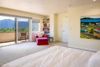 Stunning Home with Flatirons Views, 10-Min to Downtown & CU Campus!