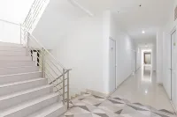RedDoorz Plus near Living Plaza Jababeka - 2-Star
