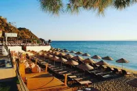 Ayanya Beach & Bistro Bungalows فنادق في Avsa Island