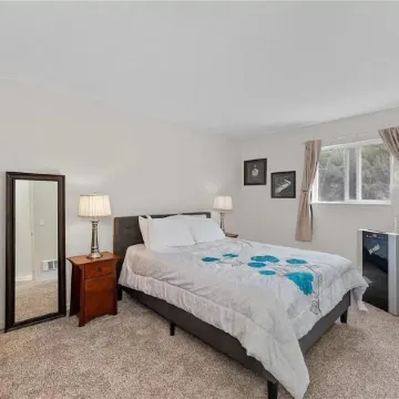 Beautiful views of Lake Chelan, scenic getaway close to downtown and Slidewaters