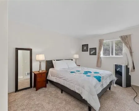 Beautiful views of Lake Chelan, scenic getaway close to downtown and Slidewaters Hotels in Chelan
