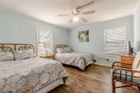 "Just Enough" Updated 3 Bedroom OIB Condo. Pools and Private Beach Access