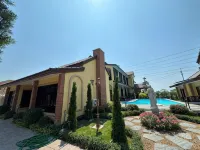 Cottage Pine Rayong - piscina
