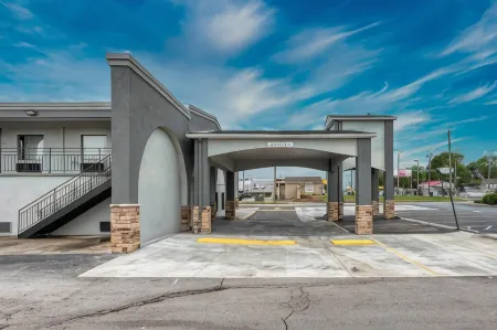 Clarion Pointe Decatur Downtown Отели рядом с достопримечательностью «Шоппинг-центр Гейтуэй»