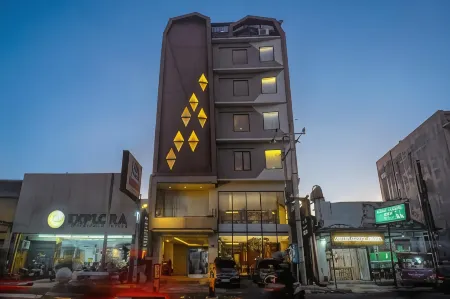 Yellow Star Gejayan Hotel Отели рядом с достопримечательностью «Университет Гаджа Мада»