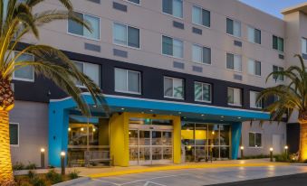 Tru by Hilton Lathrop