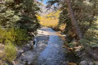 Cozy Fireplace and Ski Locker - Charming Telluride Basecamp
