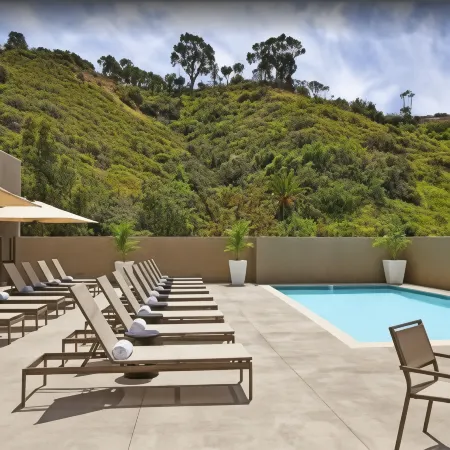 Hilton San Diego Mission Valley Отели рядом с достопримечательностью «Гора Коулс»