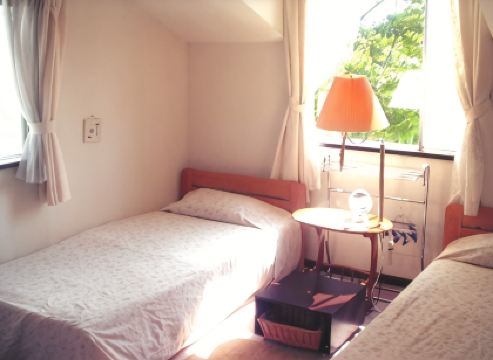 Pension Chisana Shiroi Ie