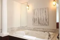 Quality Inn & Suites Downtown