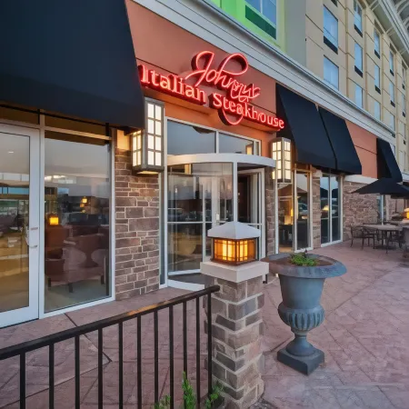 The Rewind West des Moines, Tapestry Collection by Hilton