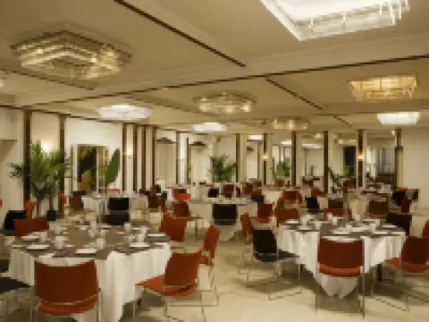 Hôtel & Spa Oceania l'Univers Tours トゥールのホテル