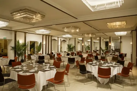 Hôtel & Spa Oceania l'Univers Tours