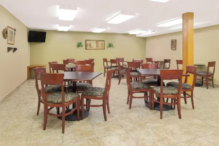 Super 8 by Wyndham St. Clair MO Отели в г. Franklin County