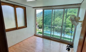 Gurye Banyabong Mountain Pension