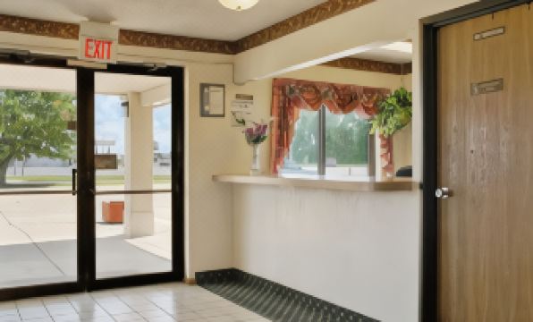 Super 8 by Wyndham Evansville East