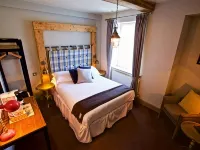 The Woodstock Arms Hotel dekat (Free) Entrance to Blenheim Park