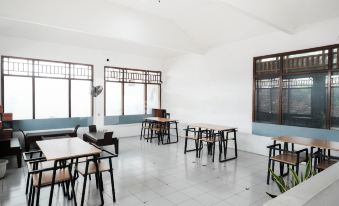 Katup Guest House Syariah Mitra RedDoorz - Housity