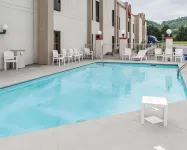 Econo Lodge - Pools