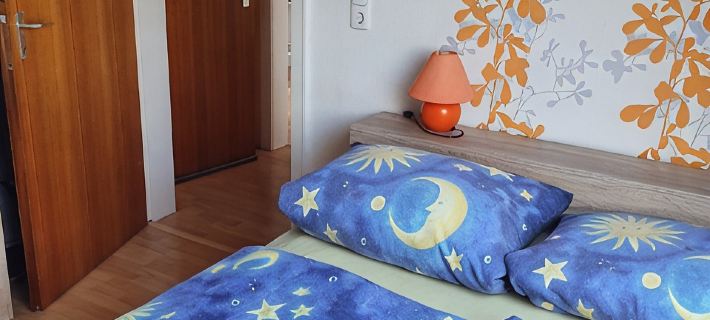 Private accommodation in a 2 BR. Dachgeschoßwohnung. For 2 max. 3 Pers. レバークーゼンのホテル