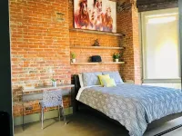 Historic Penthouse Style Loft in OTR, Parking Included - Alloggi