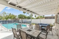 Heated Pool 3BR Home, 15mins to Beach - Villas