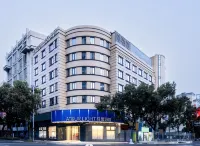 Zhoushan Dinghai Atour Light Hotel
