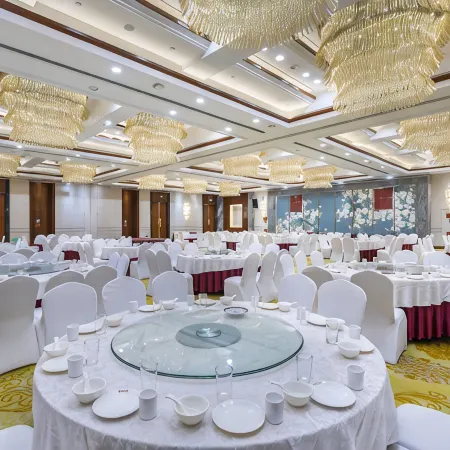 Zhongzhou Leading Hotel