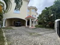A beautiful property with enough space for you and yours - Homestays