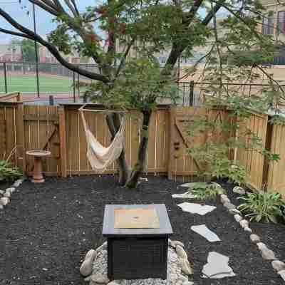 SERENITY IN THE CITY - 5 BR College Ave by F & M Hotel Exterior