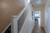 10% Off • Spacious 3BR Retreat w/ Breakfast, AC & WiFi • 5 Min to Niagara Falls - Homestays