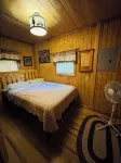 Lakefront Cabin, Pet Friendly, WIFI , near Pictured Rocks Munising Mi.
