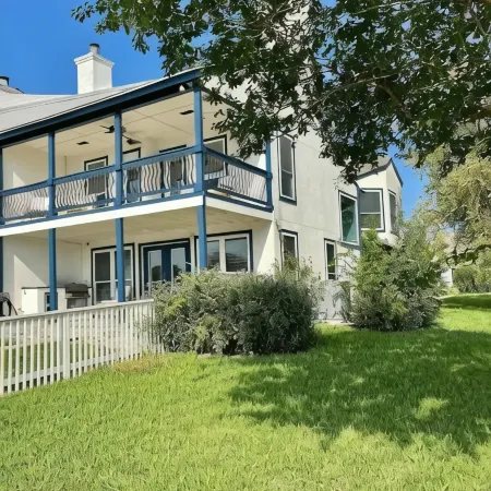 Linda's Lake House Waterfront on Lake Conroe
