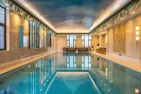 Boyue Apartment (Qingyuan Fogang Evergrande Yiquan Four Seasons) - Pools