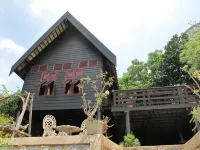 Ayothaya Riverside House Hotels near معبد وات شايواتثانارام