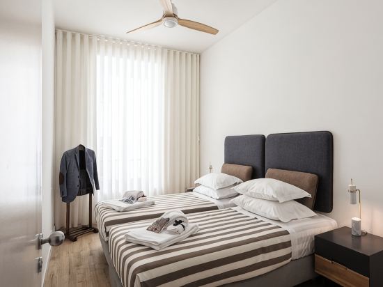Chiado | Comfy & Prime Location with Parking Space | Family-Friendly