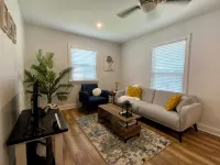 Charming 2-bedroom Apartment near NoDa, Plaza Midwood, Uptown, and more - Condos