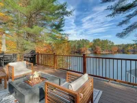 Stunning Waterfront Lake House! Hotels in Wakefield