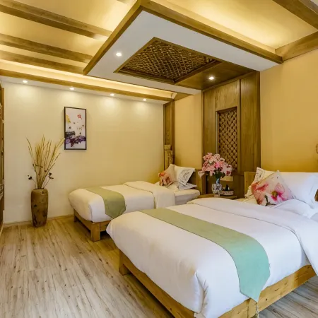 LIjiang Shiliushang Inn