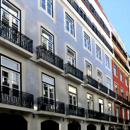 Brown's Downtown Hotel Отели рядом с достопримечательностью «Триумфальная арка на Руа-Аугушта»