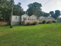 One Bedroom Hamptons Waterfront Cottage